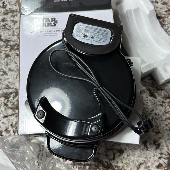 Darth Vader waffle maker - Picture 5 of 7